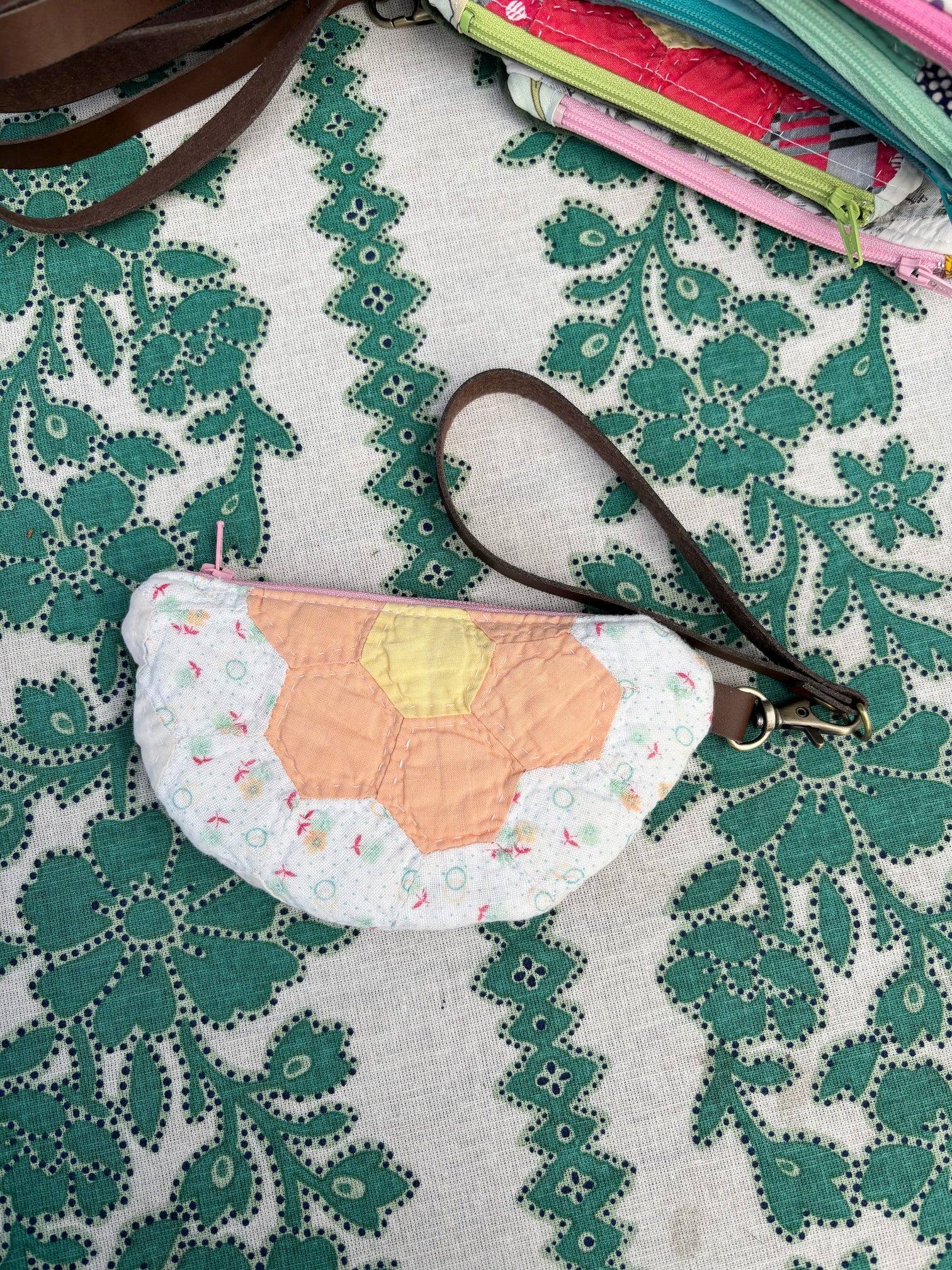 新品FATTORIAdelCUOIOレザーメッシュバッグPochette2 DG Gianni Versace Pink Crocodile Embossed Leather Shoulder Bag