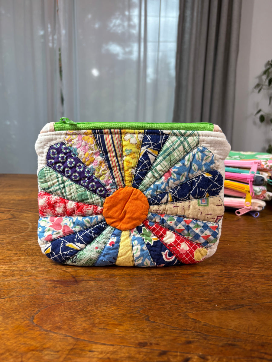 Small Dresden Plate & Denim Pouch