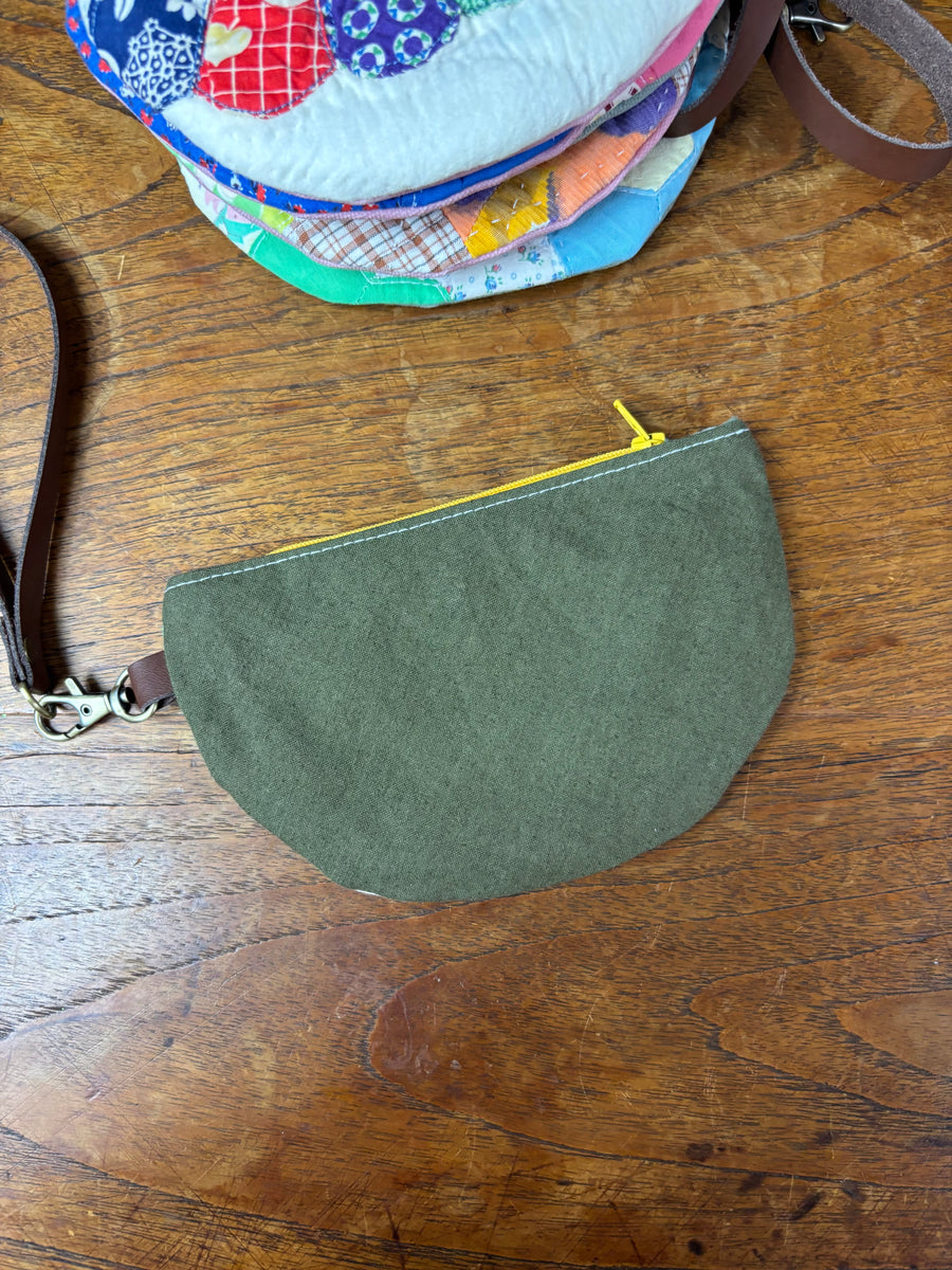 Mini Halfmoon Pouch (Grandmother's Flower)